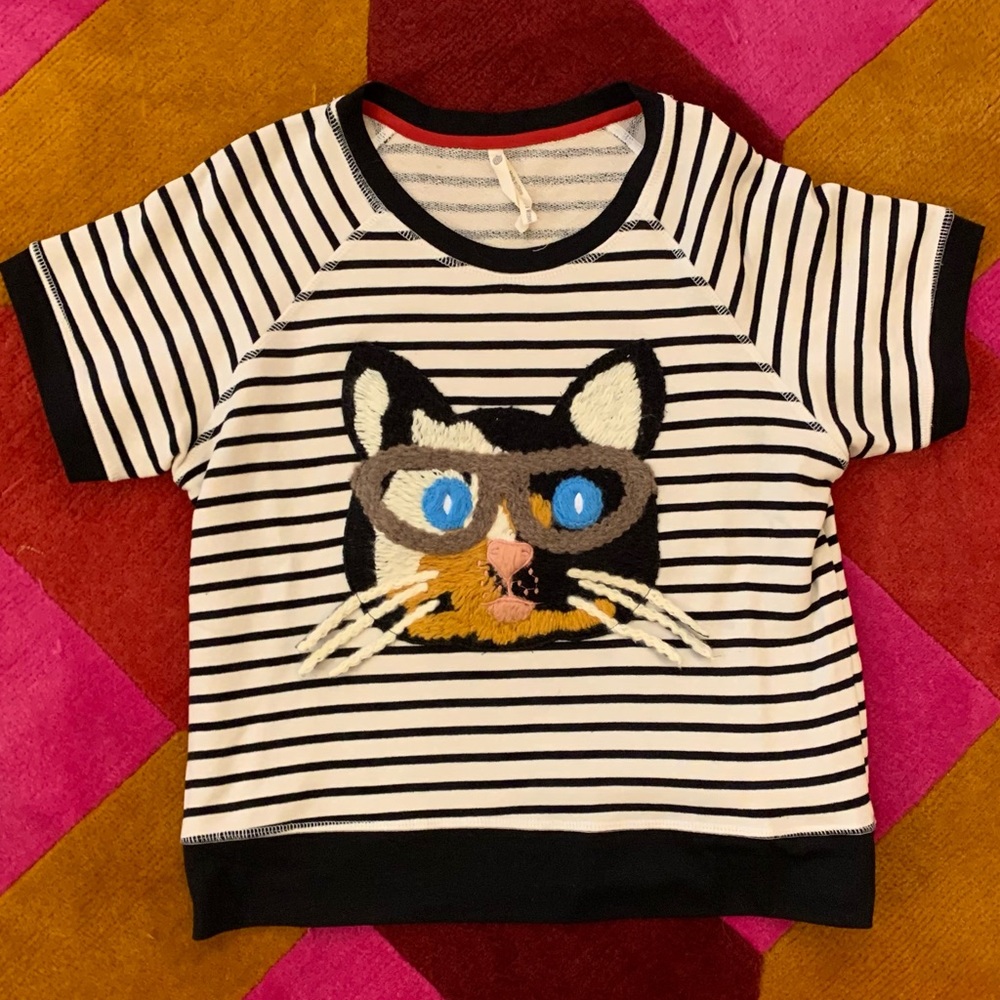 Cat sweater so cute!